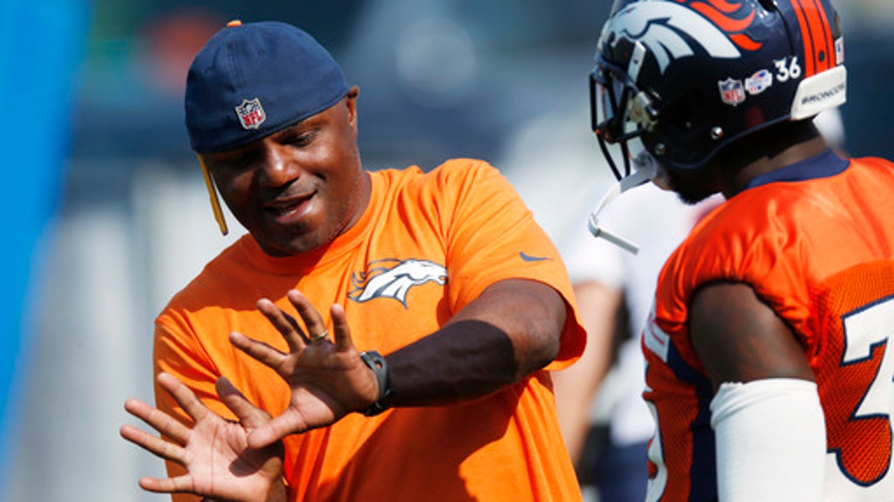 Broncos promote Joe Woods to defensive coordinator